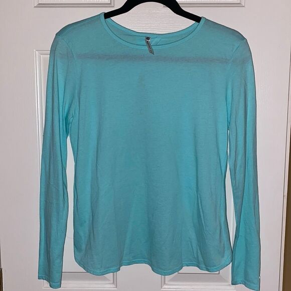 🆕 Fabletics Open Back Shirt - Picture 1 of 3